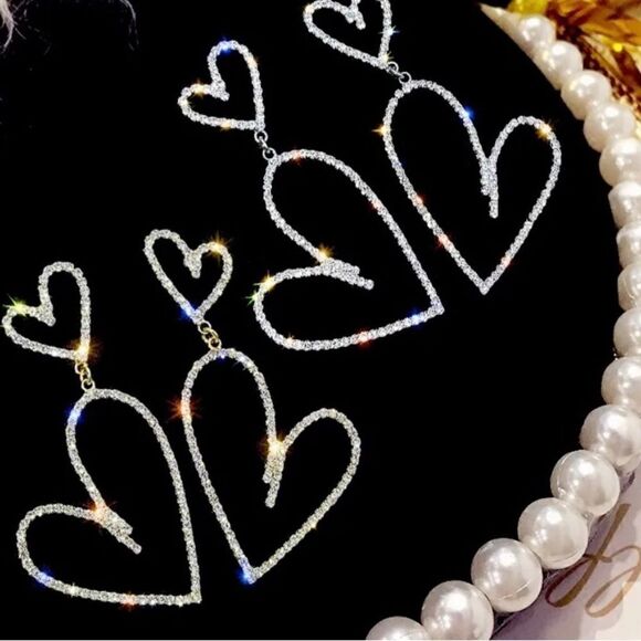 💛 Betsey Johnson double heart rhinestone dangle earrings 💛 - Picture 6 of 9